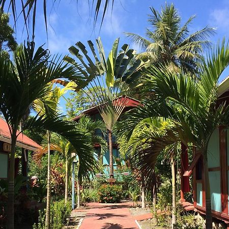 Cabinas Au Coeur Du Soleil Hotel Golfito Exterior photo